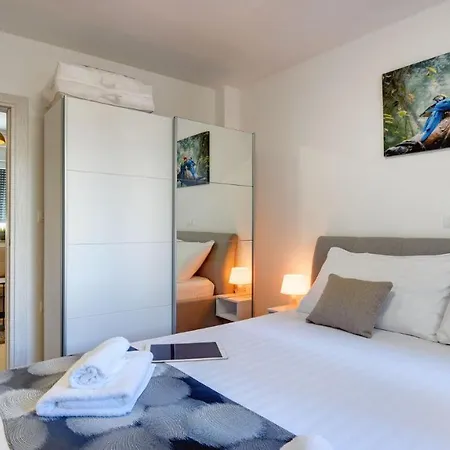 Exclusive Apartment *