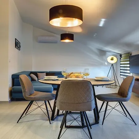 Exclusive Apartment *